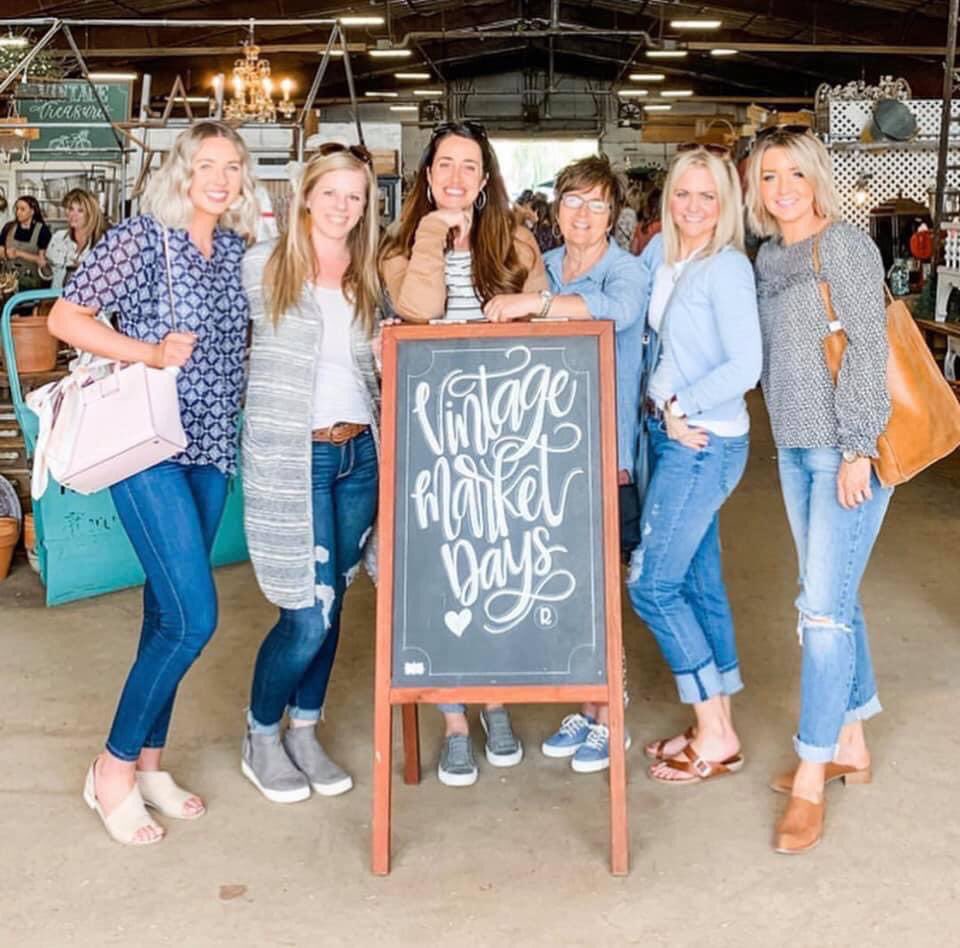 VMDSoCentralTX's tweet photo. Not sure what we are all about?!
Vintage Market Days is a weekend full of the best shopping from our carefully curated vendors, yummy eats and treats, and live music to enjoy while you are shopping.
TICKETS: https://t.co/h4ZAXxJTSv
🗓 October 2-4
🌿Ellis Co Expo in WAXAHACHIE https://t.co/ULVrmqGbH6