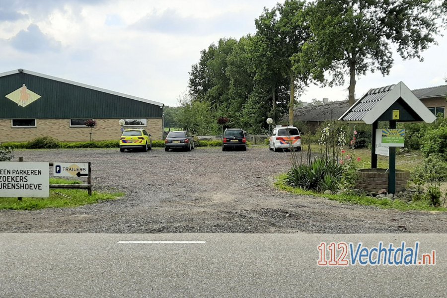 Dame in het gezicht geschopt door paard bij manege in #DenHam. 112Vechtdal.