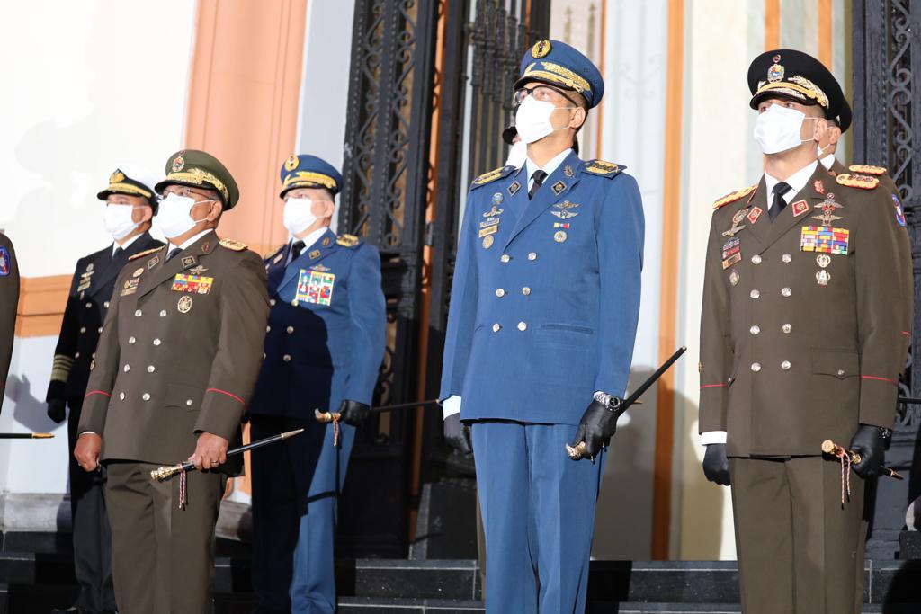 #24Julio Con orgullo patrio presente en la Izada de Bandera en los actos conmemorativos a la celebración de los 237° años del natalicio del Padre de la Patria, Libertador Simón Bolívar.
<a href="/NicolasMaduro/">Nicolás Maduro</a>
<a href="/CeballosIchaso/">A/J REMIGIO CEBALLOS</a>
#237AñosSimónBolívar