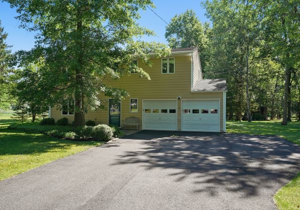 KLSIR1's tweet photo. New this Week at Kienlen Lattmann. For more details on these exceptional homes and others please visit https://t.co/nSUmNQPYtk

4 Byram Court, Mendham
8 Yardley Road, Mendham
161 Deer Ridge Road, Basking Ridge
996 Papen Road, Bridgewater

#homeforsale #sothebysrealty https://t.co/OMv9MLKXfV