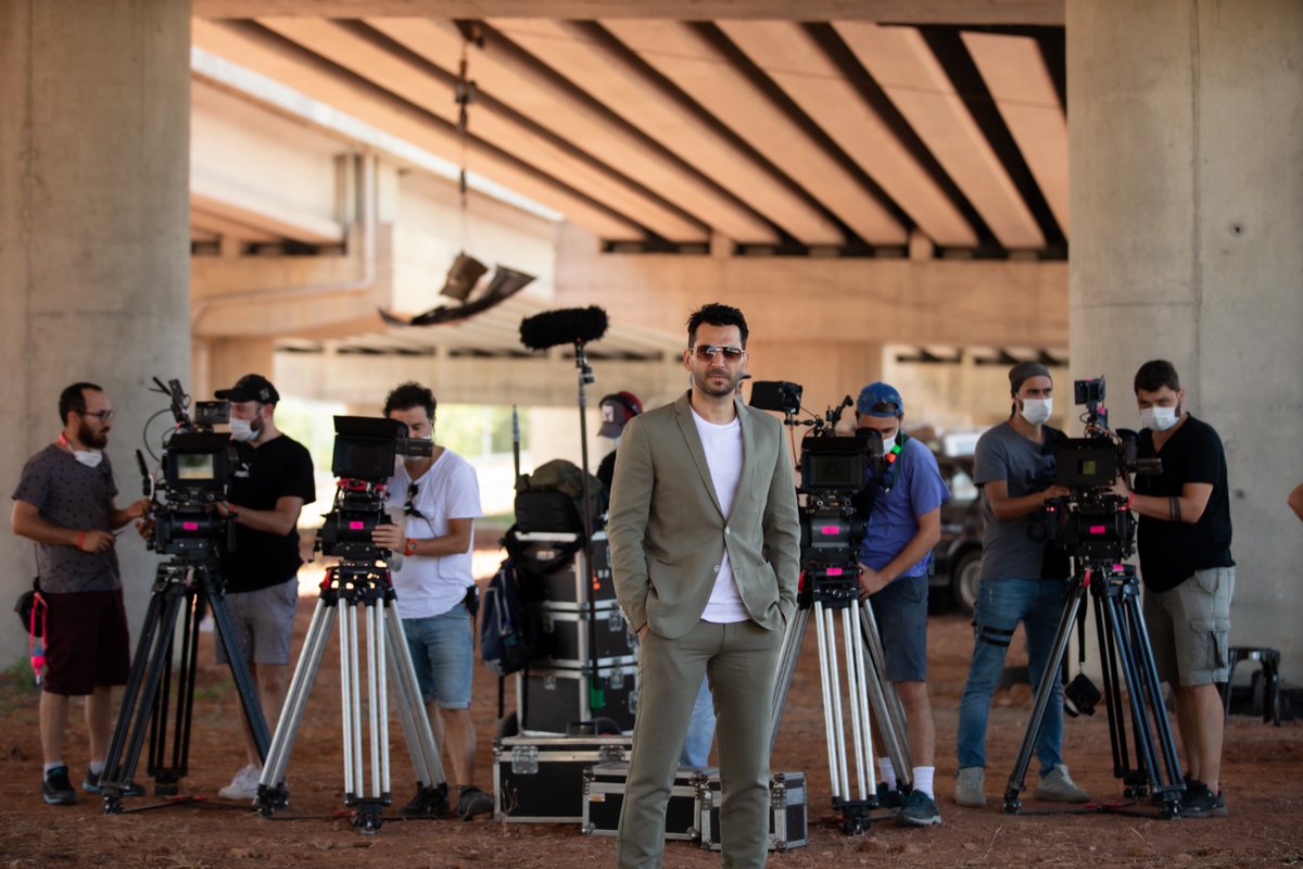 ramodizisi's tweet photo. Setteyiz! 🎬 Macera İstanbul’da devam ediyor! 🖤 #RAMO 

@Bkmonline  @ShowTV  @MYildirimResmi  @esbilgic https://t.co/03be7YOp6k
