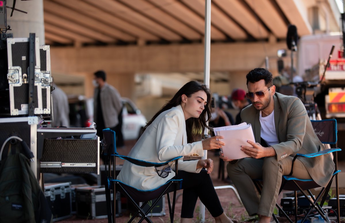 ramodizisi's tweet photo. Setteyiz! 🎬 Macera İstanbul’da devam ediyor! 🖤 #RAMO 

@Bkmonline  @ShowTV  @MYildirimResmi  @esbilgic https://t.co/03be7YOp6k