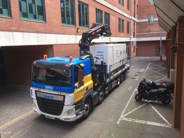 AbirdHire's tweet photo. #FridayMotivation Team Abird has been busy this week helping provide standby #power solutions in central #London with an 800kVA unit deployed safely into a very tight working area https://t.co/tyIpsOiKw5