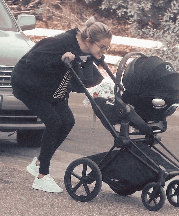 UpdatesSMG's tweet image. she is the cutest