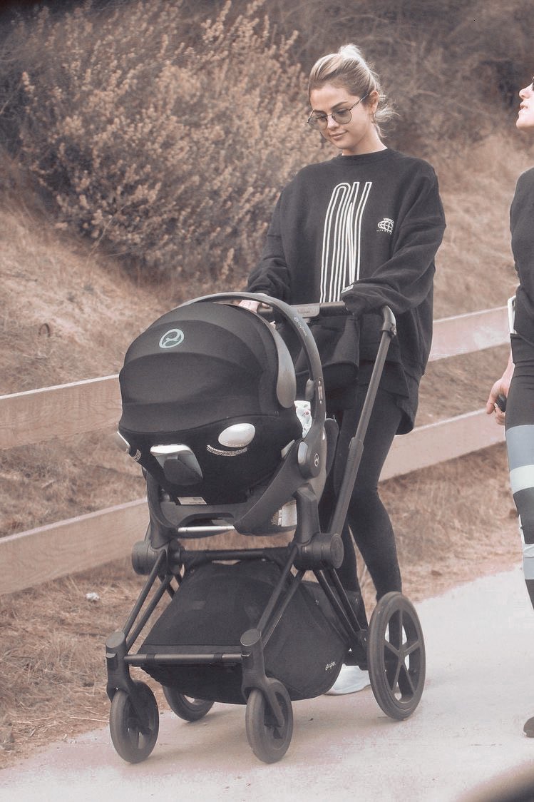 UpdatesSMG's tweet image. she is the cutest