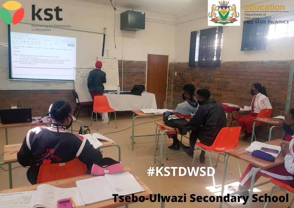KST_DWSD's tweet photo. Grade 12 learners at Tsebo-Ulwazi Secondary School wrapping up just in time for #SchoolBreakSA.
#Covid_19
#Basiceducation https://t.co/ek9uH81KTO