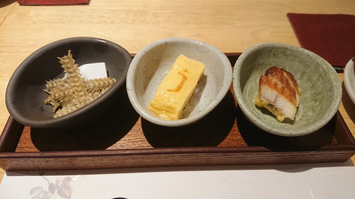 jihanki_size's tweet photo. ミカに知って欲しい鰻ご飯1/3
・縞鯵の揚げ浸しポン酢のジュレのせトウモロコシとオクラと蕪の煮浸し
・鰻の麦燻製と、鰻の皮の炙りが入ったインカのめざめのマッシュポテト
・鰻巻きの餡掛け
・骨煎餅
蒸し鰻 https://t.co/2px6Tl38TD