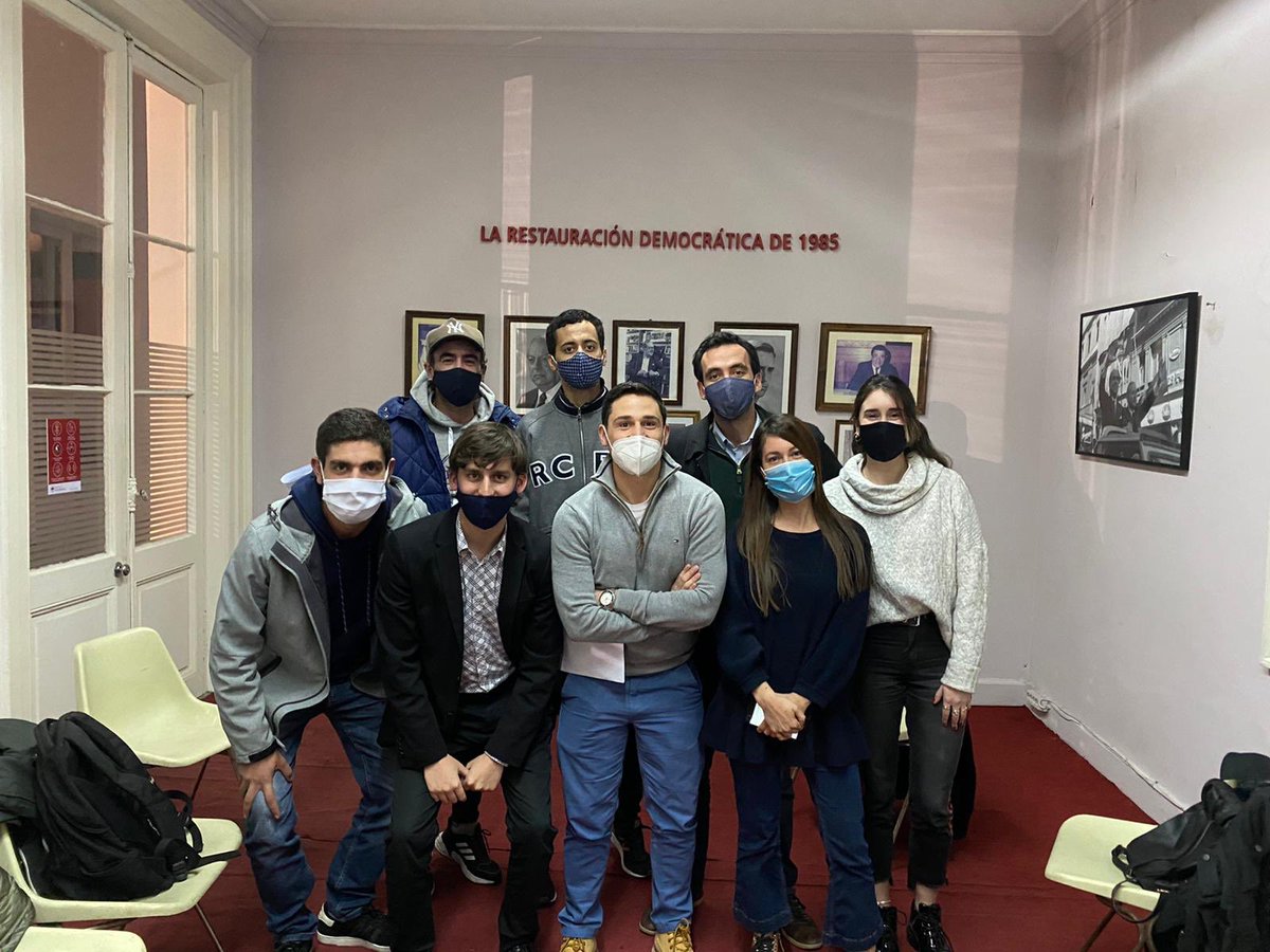 SaboAlejandro's tweet photo. Parte de la barra de @ViBatllista de la que formo parte se juntó con @Ciudadanos35600 a programar las municipales. #600C ¡Fuerza joven! @lauraraffo Intendente, @rodrigofllugdar Alcalde, @CrescenteMauro @MaxiGuinovart Concejales. https://t.co/ulcZLfIBuC