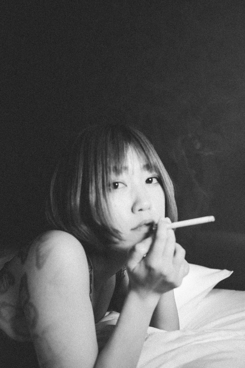 Yu3_model's tweet photo. ベランダでお酒飲んで煙草吸って喋らなくて良くてでも手は繋いでる夜を過ごしたい今日。

#被写体 #被写体モデル
#被写体やります 
#いいねした人全員フォロー 
 #体は__で出来ている https://t.co/G0wYX95GQE
