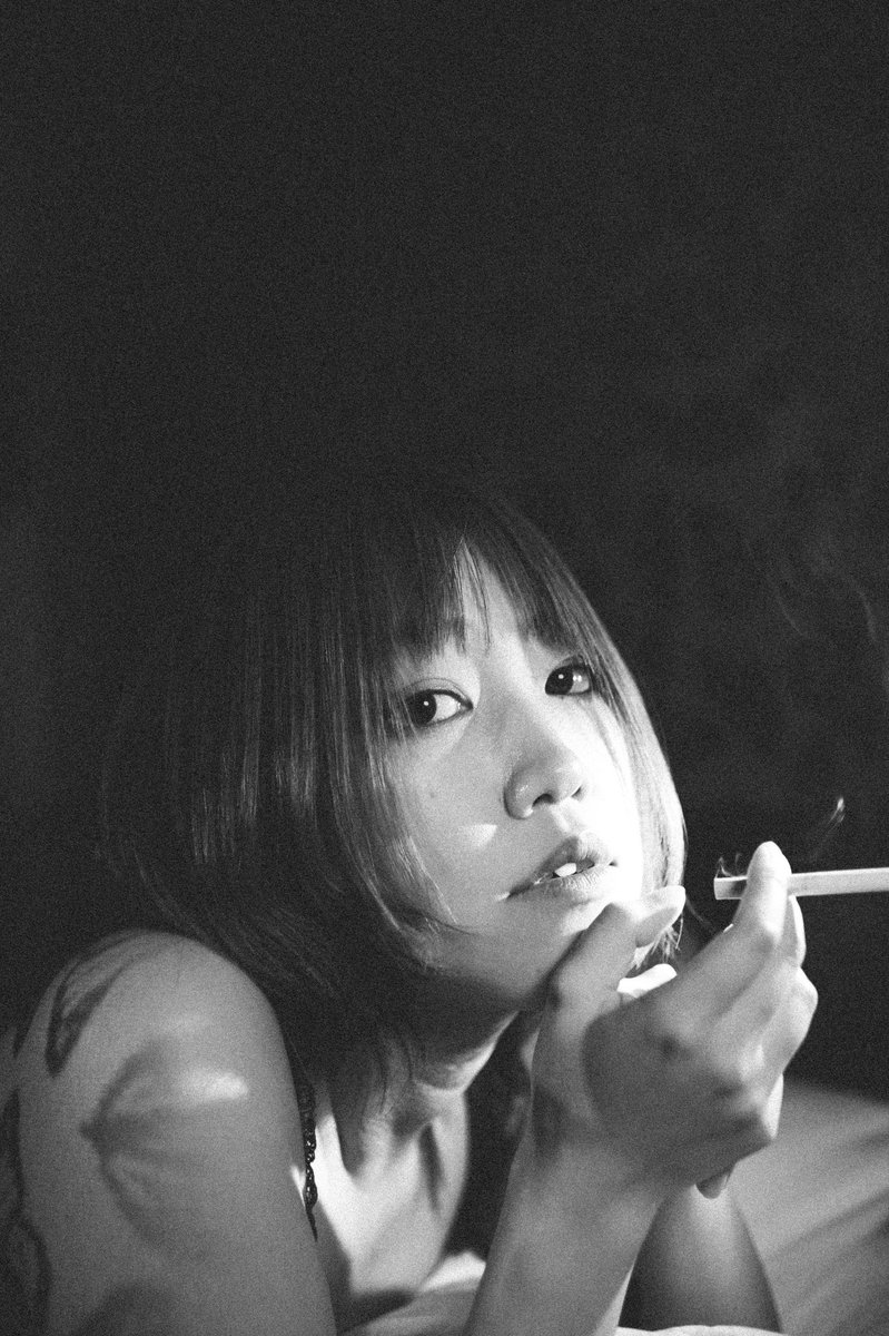 Yu3_model's tweet photo. ベランダでお酒飲んで煙草吸って喋らなくて良くてでも手は繋いでる夜を過ごしたい今日。

#被写体 #被写体モデル
#被写体やります 
#いいねした人全員フォロー 
 #体は__で出来ている https://t.co/G0wYX95GQE