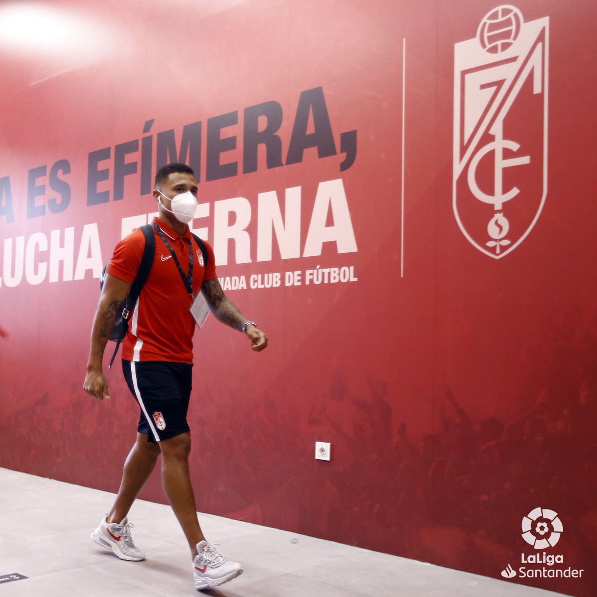 LaLiga's tweet photo. ❤ 'La gloria es efímera, la lucha eterna'

🔝👏 ¡La temporada del @GranadaCdeF en #LaLigaSantander 2019/20 también será ETERNA! https://t.co/pknN2zympC