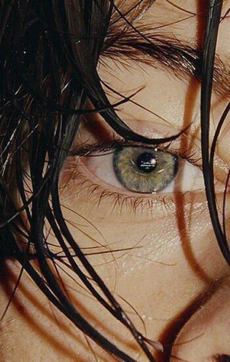 bbangcharmer's tweet photo. Harry'emu coś wpadło do oka https://t.co/bOMAoDCu0s