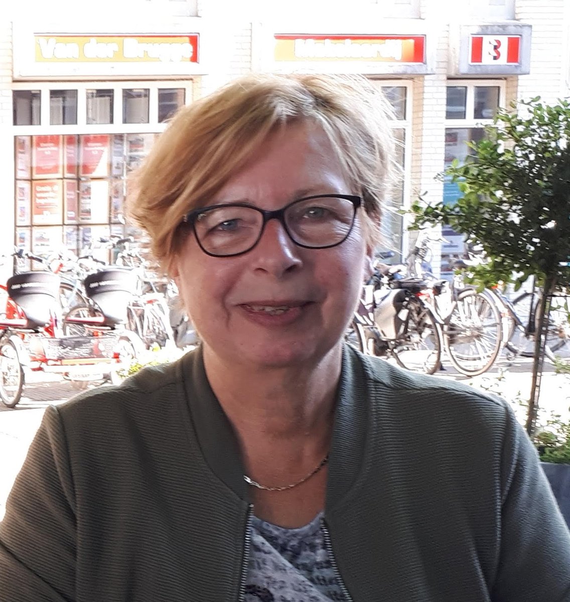 DiamondFMS's tweet photo. Met pensioen
https://t.co/FakZQhcu4I  
#welverdiendpensioen #steunentoeverlaat #afscheid #genieten https://t.co/62LIiZkdj9