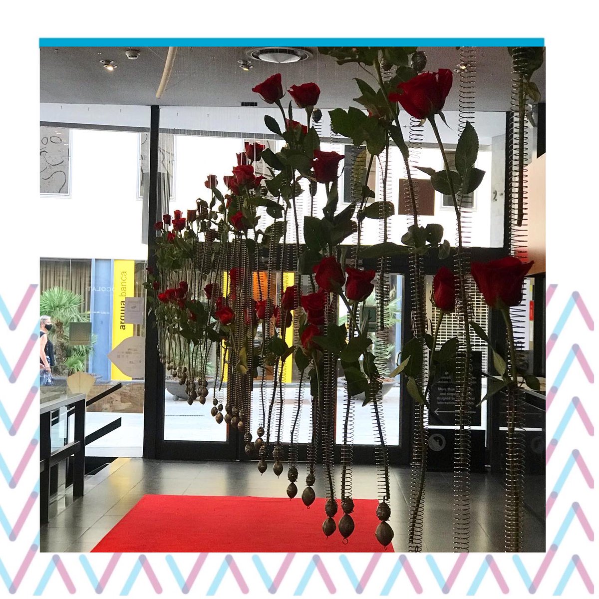_sharevents's tweet photo. Ahir es va inaugurar l’espai #florsdelamemoria al @coacatalunya per recordar als membres que ens han deixat per la Covid-19.

A Share Events i amb la col.laboració de @claraboiacoop, hem coordinat i fet la gravació del concert de piano de @gerardguerralopez que acompanya l’espai. https://t.co/7rDCsUNJPP