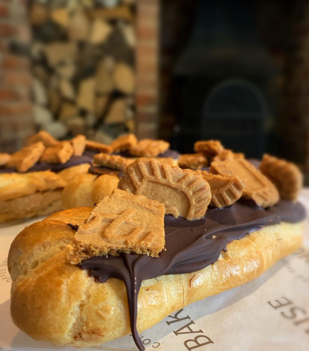 Fresh Bake Friday! 🍩🍰🧁🍫
Deeeeelicious freshly baked Biscoff &amp; Chocolate Eclairs (yes - they even have Biscoff filling!) at The BakeHouse Chelmsford... 🤤