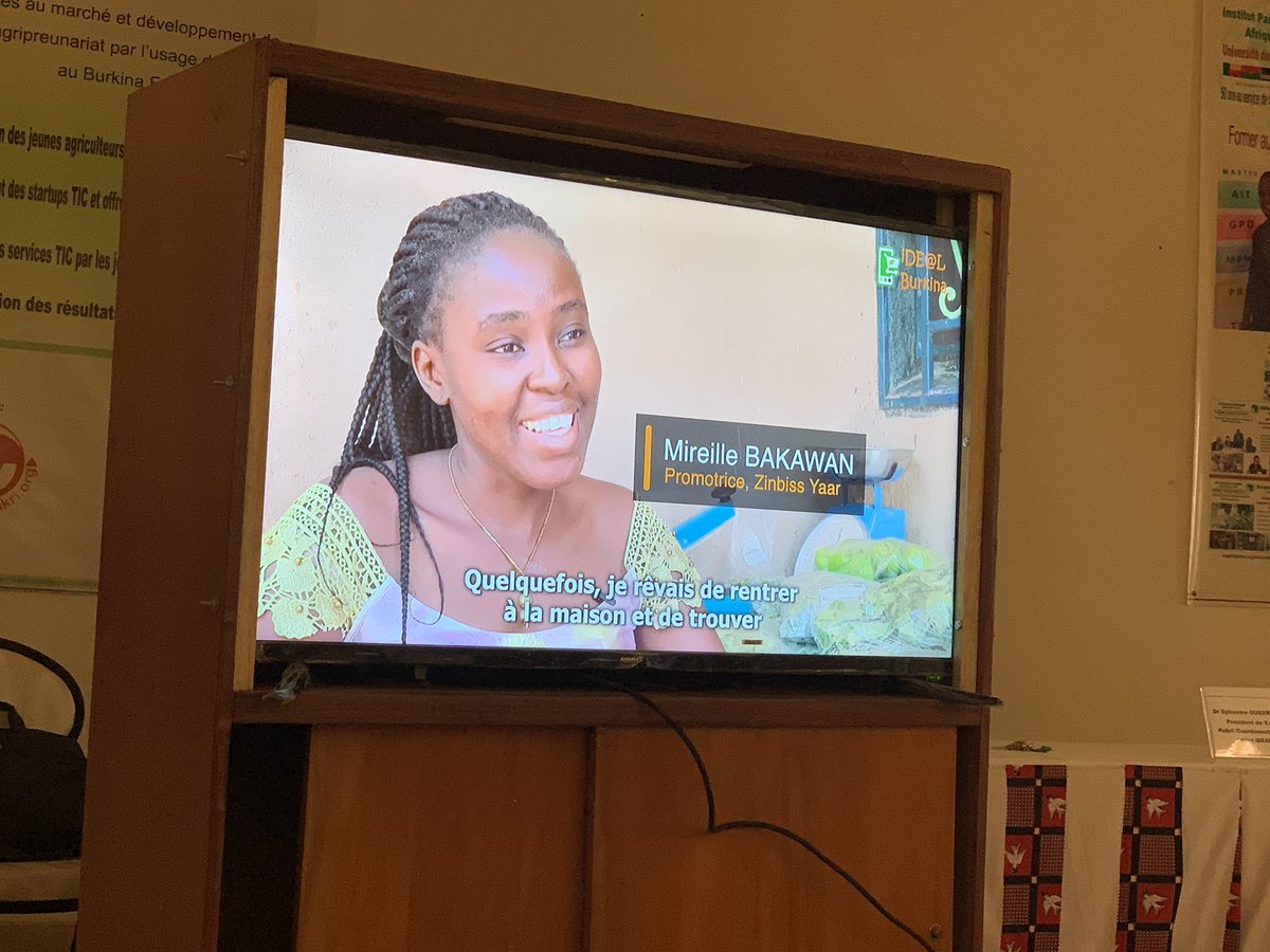 AgribusinessTV's tweet photo. Projection de quelques vidéos portraits des entrepreneurs agricoles qui ont bénéficié du projet @IDEALBurkina 

#iDEALBurkina #CTAlegacy #Lwili https://t.co/X7cjUGs3L9