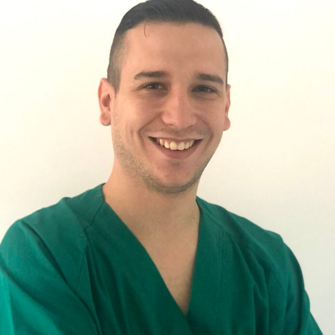 apremplea's tweet photo. Alejandro Lliso, es especialista en enfermería forense y criminología.
Además desde hace 2 años ha desarrollado su actividad principalmente en traumatología, ORL y cirugía vascular por lo que está en constante crecimiento. https://t.co/ugiZZcy3SP