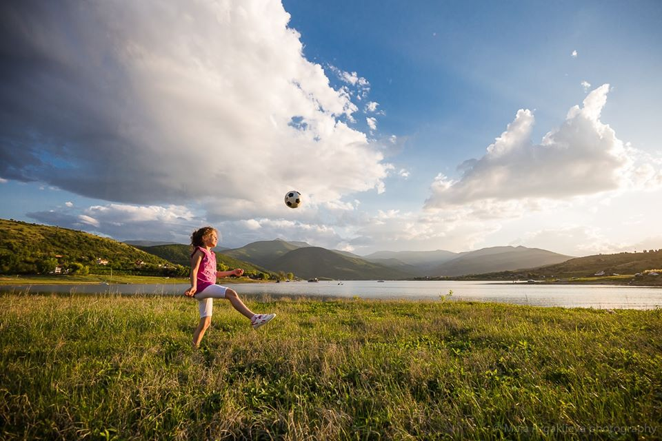 Kids in nature
#photography by Maja Argakijeva
Lake Tikves, #Macedonia 🇲🇰
#kidsinnature #naturelovers #football #footballtwitter #sport #travel #travelphotography #naturelovers #FamilyFunTime #landscape #fun #summervibes