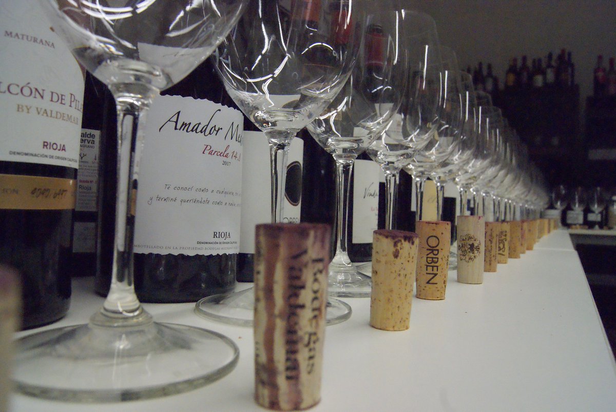 guiapenin's tweet photo. Ahí van algunas fotos de la #Recata de la semana pasada. Uno de los momentos más esperados por los catadores y con el que cada año descubrimos los #vinos que ocupan el podio.
👉 Guía Peñín 2021: https://t.co/f43ruV9EAU https://t.co/iKtijumBm3