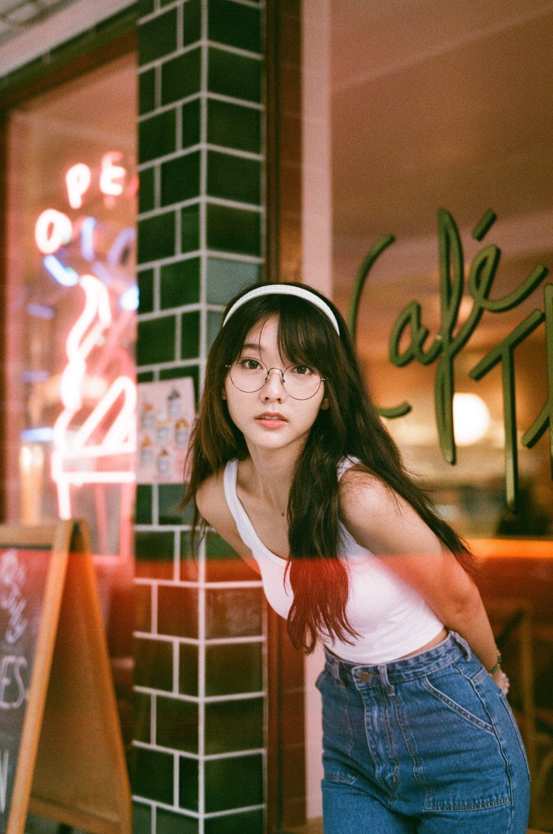 maisamklong's tweet photo. Film : Vibe400 (Push + 1 stop)
Her : pinomyim
Page : https://t.co/Wm6l8KY17l
.
#pinmeltmallow #pinomyim #ปิ่นอมยิ้ม
#canonphotography #filmphotography
#girls #cute #portraits #portraitphotography
#vibe400 #EOS1n #cafethievesandbar
#แอด��ือกล้องไปถ่ายยีราฟ #ไม่ซ้ำกล้องไม่ซ้ำเมม https://t.co/kYQY330Iyf