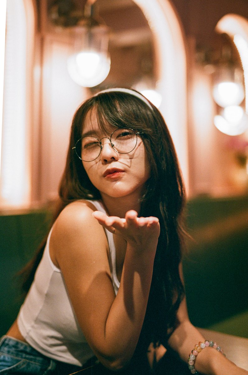 maisamklong's tweet photo. Film : Vibe400 (Push + 1 stop)
Her : pinomyim
Page : https://t.co/Wm6l8KY17l
.
#pinmeltmallow #pinomyim #ปิ่นอมยิ้ม
#canonphotography #filmphotography
#girls #cute #portraits #portraitphotography
#vibe400 #EOS1n #cafethievesandbar
#แอด��ือกล้องไปถ่ายยีราฟ #ไม่ซ้ำกล้องไม่ซ้ำเมม https://t.co/kYQY330Iyf