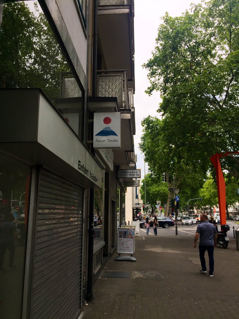 tellthee's tweet photo. Asian Treats 🇯🇵🗻
#Düsseldorf #AsianTreats #Immermannstrasse https://t.co/XHkpBBAi7Q