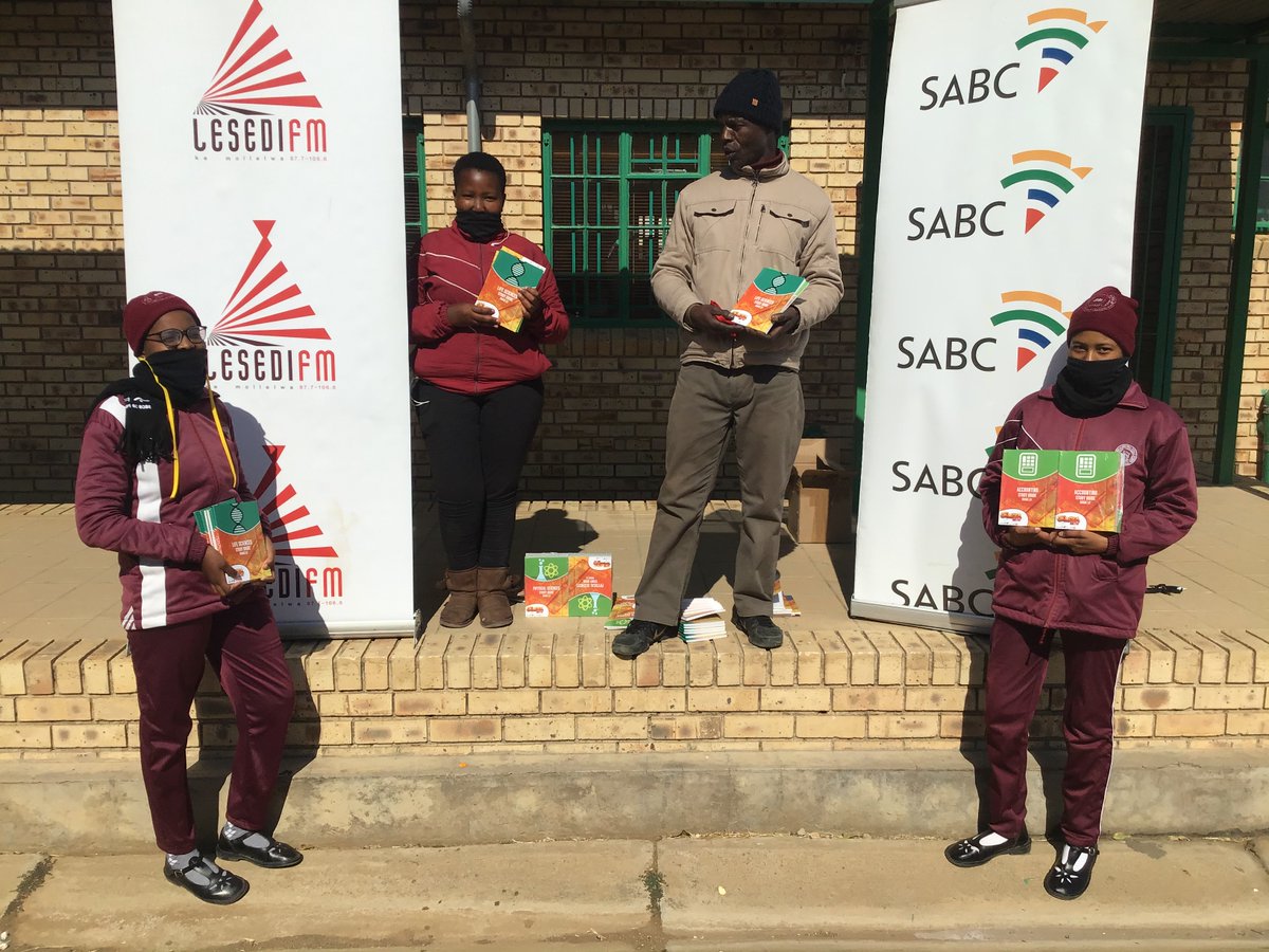 LesediFM's tweet photo. #MandelaMonth #SABCFoundation #AlbertinaSisuluSecondarySchool #Edenburg https://t.co/FMROeQ6n9u