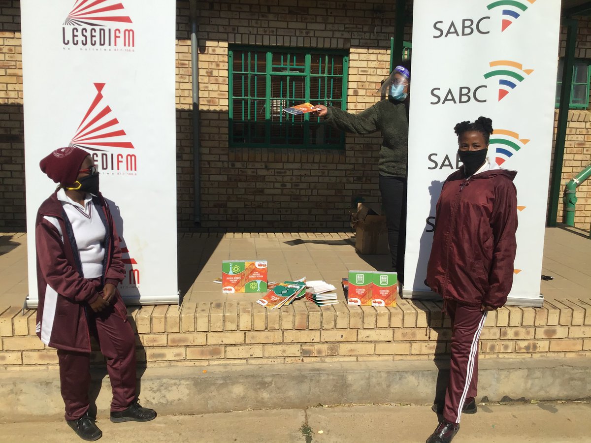 LesediFM's tweet photo. #MandelaMonth #SABCFoundation #AlbertinaSisuluSecondarySchool #Edenburg https://t.co/FMROeQ6n9u