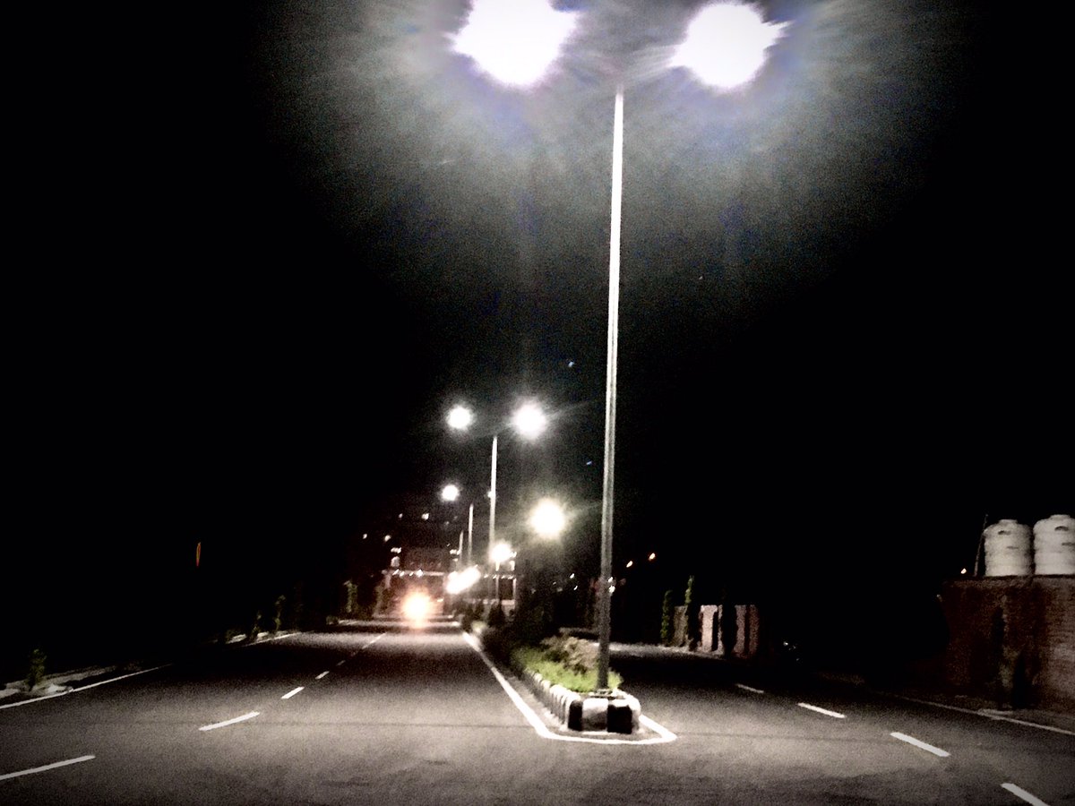 amanxx7's tweet photo. Moods 🙄
Sometimes moods like a #stayalone 
Feel #urself 
#absurb 
Than realise.... 
life is just a game 🤪
#amanxx7 https://t.co/HX6ZrdcNh7
