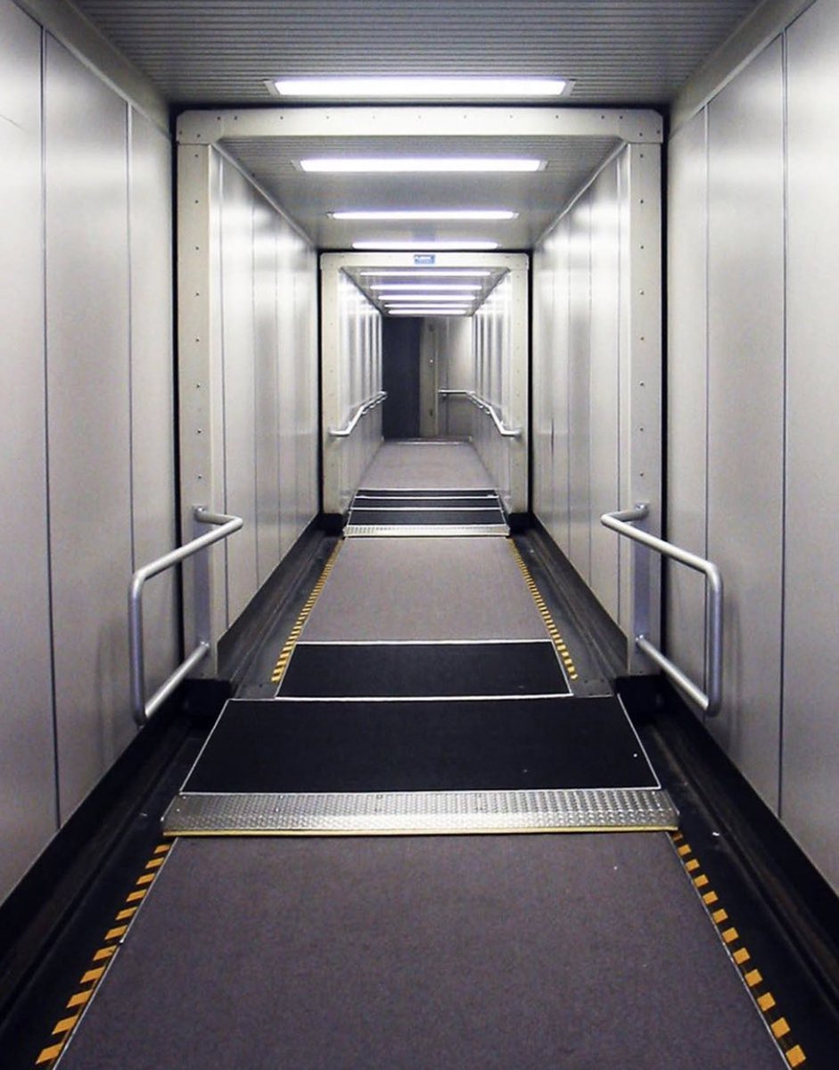 TRVLCreative's tweet photo. The only hallway I miss 💔 https://t.co/Wun6x6Ug4v