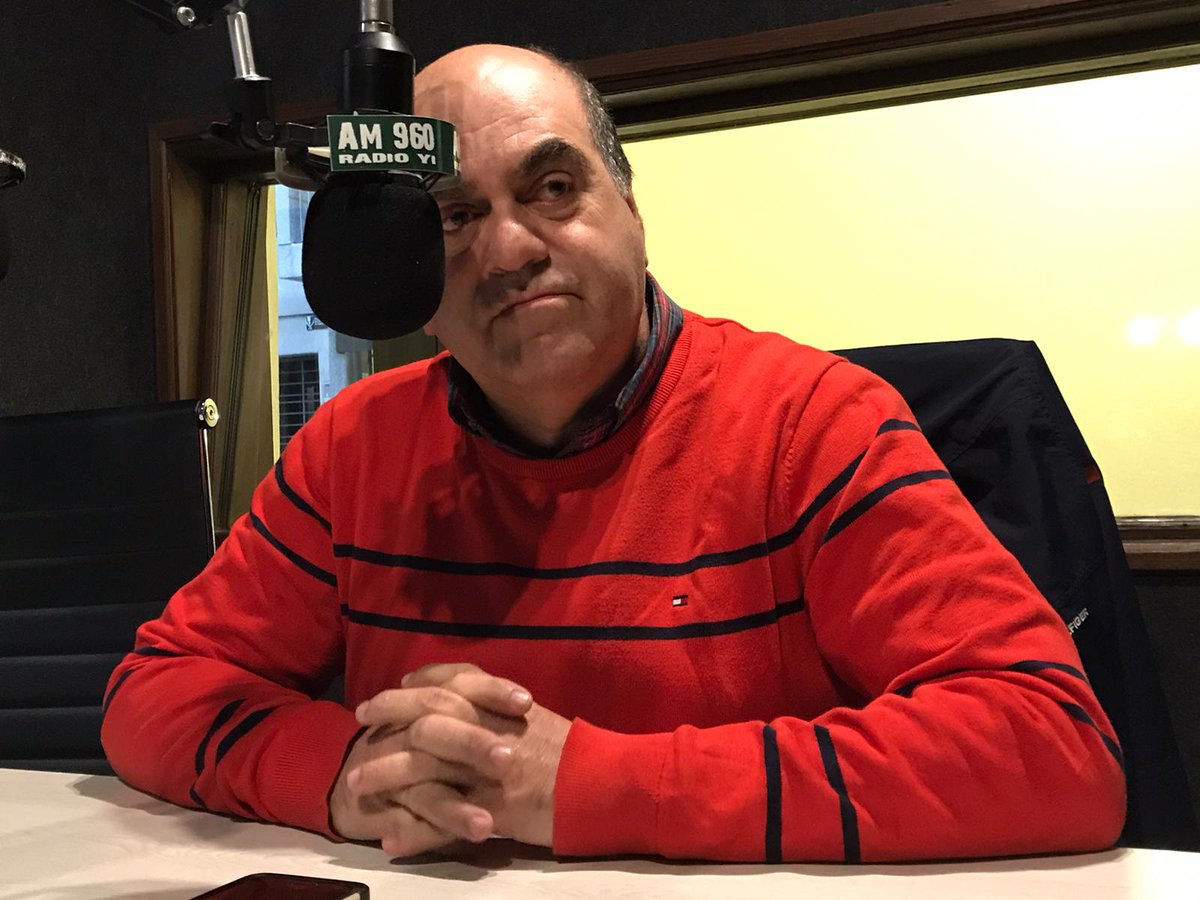 radioyi960's tweet image. #Informados960 Recibimos al ex director de servicios de la @IntendenciaD y actual coordinar de las juntas locales, Alejandro Petutto. #AM960 #Durazno