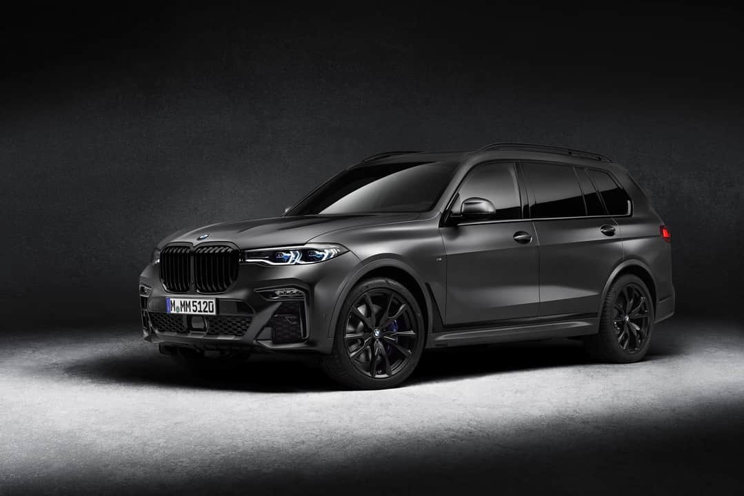 themotoop's tweet photo. The big mammoth from #BMW stable, the #X7 get a new #DarkShadowEdition that's just limited to 500 units. The paint is just charismatic to the eyes.

#SUV #bmwx7 #m50i #TheMotoOP #bhubaneswar https://t.co/7PXCW5lMvL