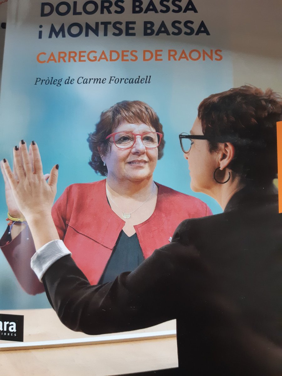 laurapelay's tweet photo. Llegiu "Carregades de raons".És imprescindible una mirada femenina i feminista de la política catalana dels darrers anys.Tot s'enten millor i tot podria haver canviat! #llibertatpresespolitiques https://t.co/19lqzF4d9c