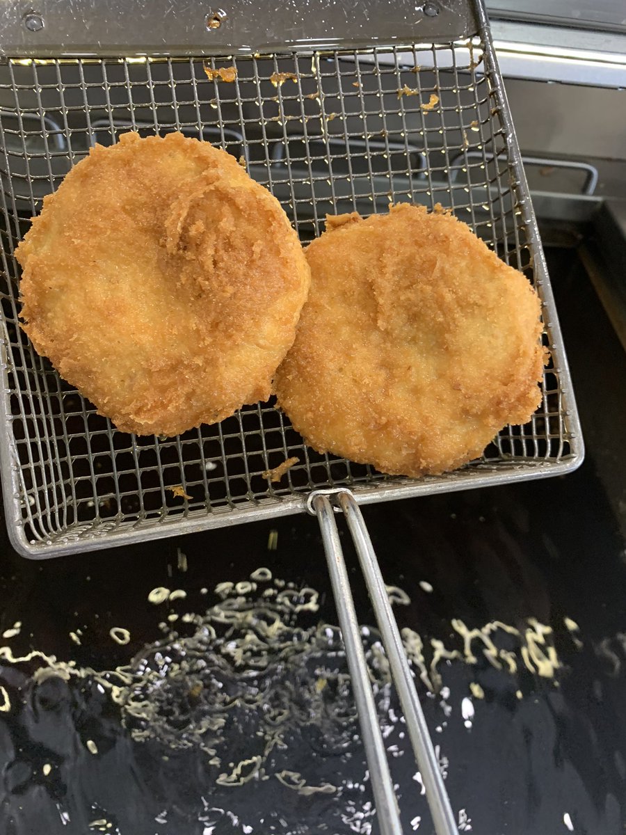 BYRNESCHIPPY's tweet photo. Fresh Salmon delivered everyday #PoachSalmon #SalmonFishCakes #Byrnes #StuartRoad #Muirhead ππ https://t.co/nGkccCPy9t