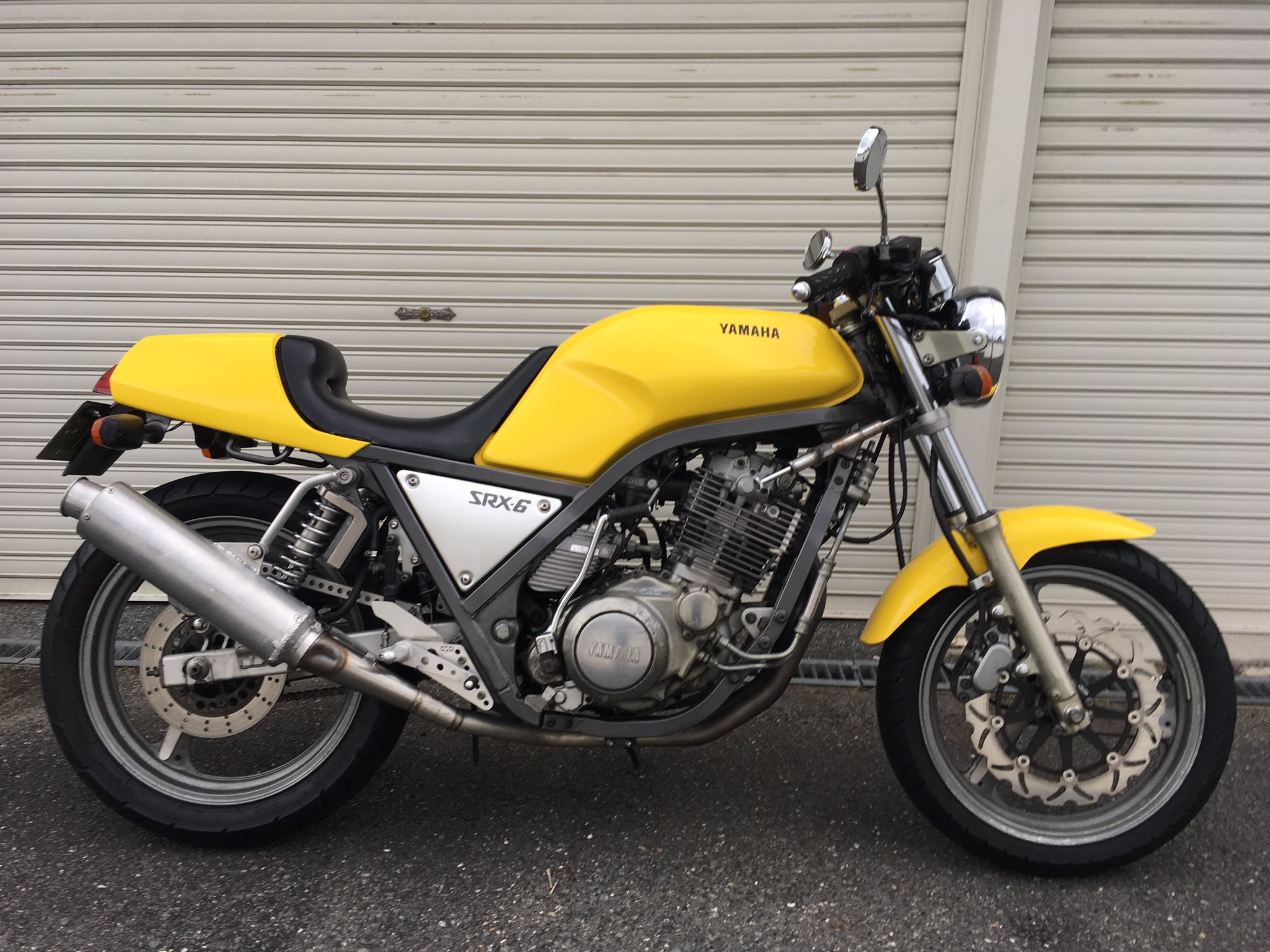 ヤマハ SRX400&600(1,2型 2本サス) ウェリントン製シングルシート ヤマハ SRX400&600(1,2型 2本サス) ウェリントン製シングルシート