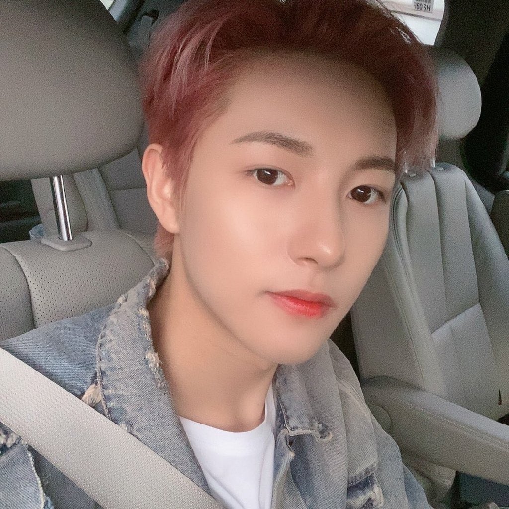 renchanw's tweet photo. renjun fools cover reaching 1.18M views!! 🥳✨
renjun looks so handsome and pretty for tonight 💖 don’t forget to tune in to viewable renra, live in 12 mins:
https://t.co/Cl37EnBx0i
#RENJUN #RenjunFoolsCover #런쥔 #黄仁俊 https://t.co/AIjVOuM93u