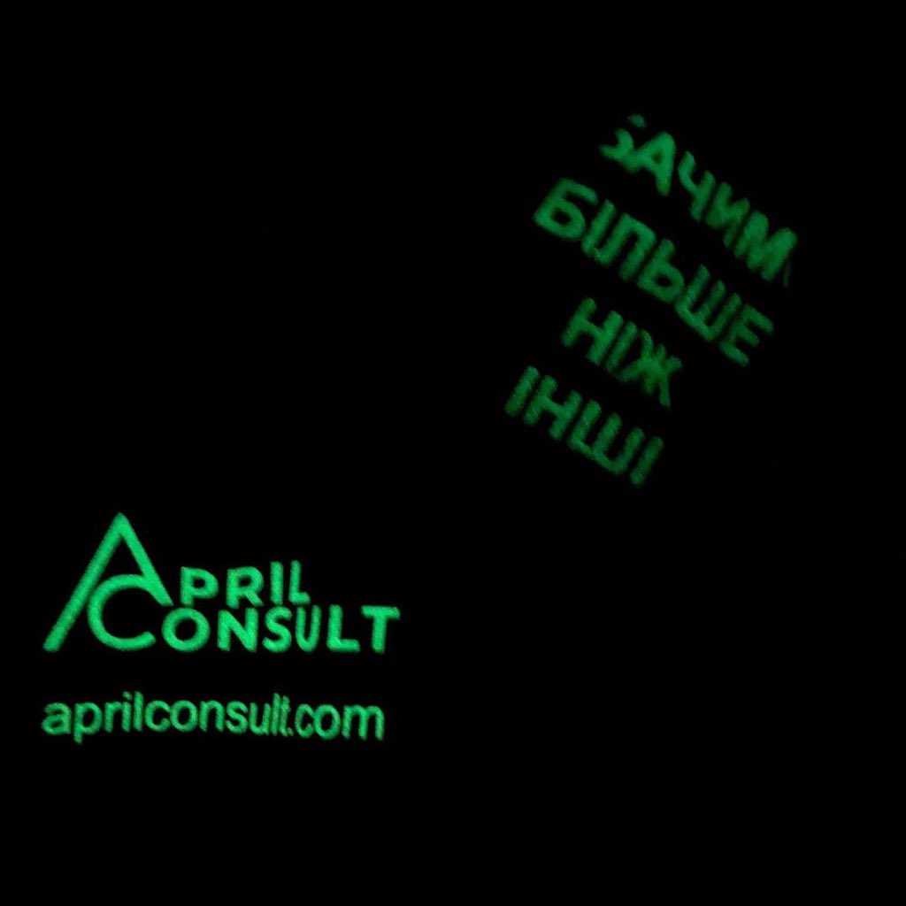 MiniZavod's tweet image. Червоне то любов ❤️ 
Особлива любов - футболка - Друк фарбою, що світиться в темряві 🧨 - друге фото ✨