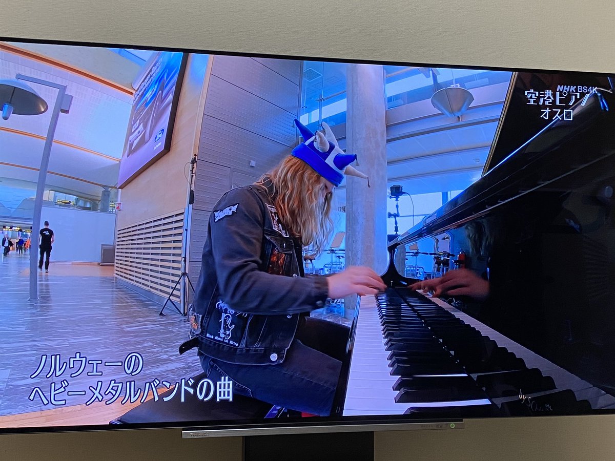 baronarden's tweet photo. NHKでMAYHEMが流れてしまう🤣
#NHKBS4K 
#空港ピアノ https://t.co/sWUlzVelxG