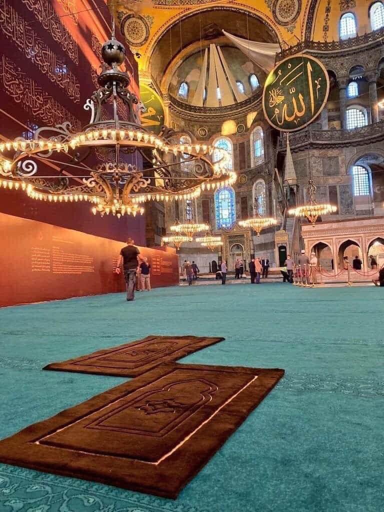 Prlanta_'s tweet photo. [[...Geceler vardır dirilişe gebedir,
Fecr olur.
Şehr-i İstanbul Fetholunur.
Bir Çağ kapanır Bir Çağ açılır...!♡]]

Cuman Mübarek olsun #AYASOFYA 

#YaAllahBismillah 🇹🇷🤲
#İkinciBirFetih
... https://t.co/OYicme9lVl