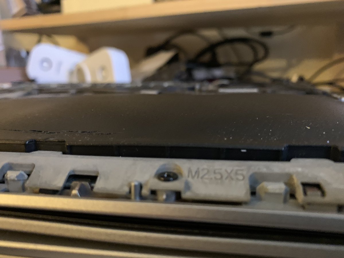 manuvadot's tweet photo. Ouch #batteryfail https://t.co/ZykbwTSJc3