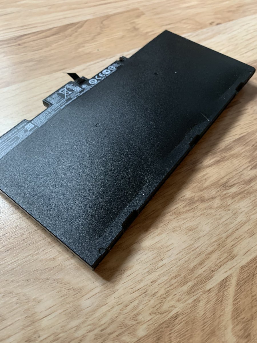 manuvadot's tweet photo. Ouch #batteryfail https://t.co/ZykbwTSJc3