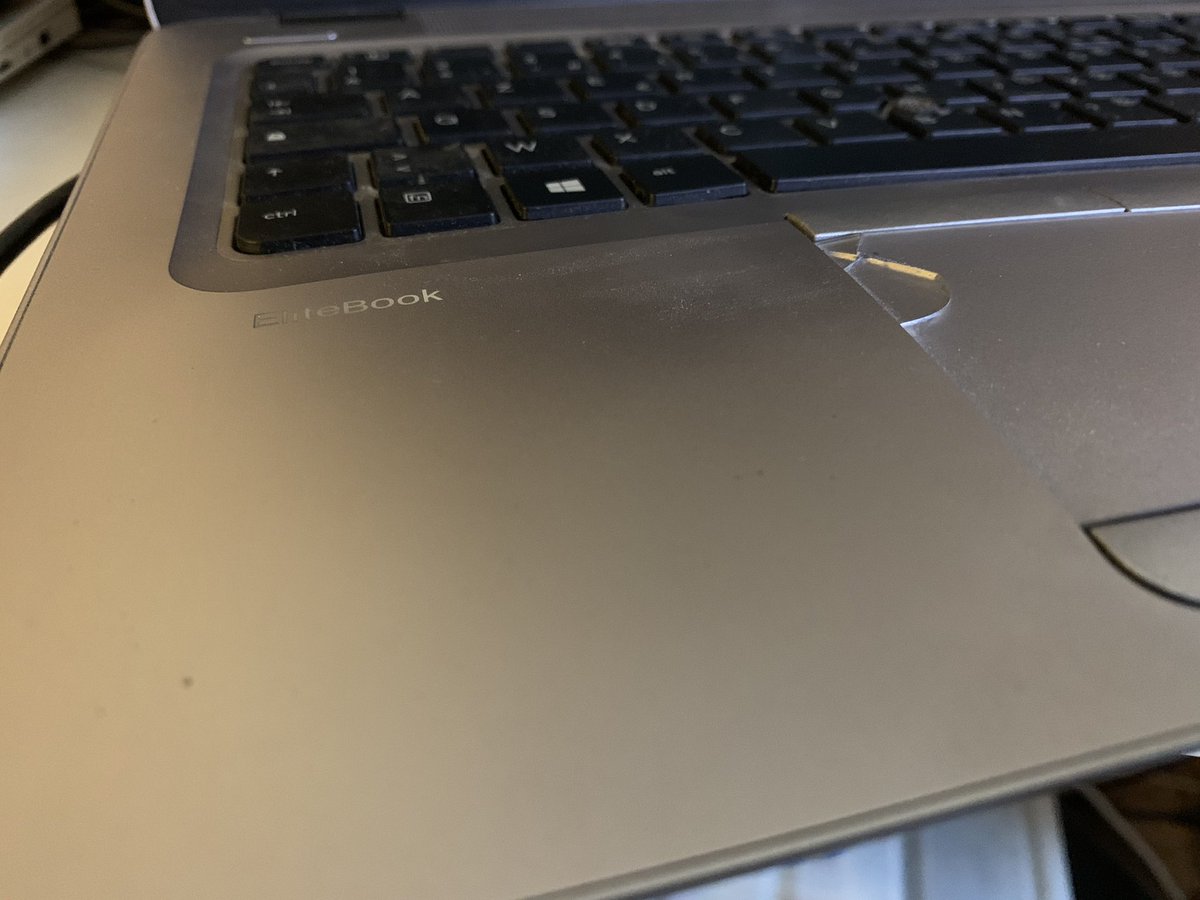 manuvadot's tweet photo. Ouch #batteryfail https://t.co/ZykbwTSJc3