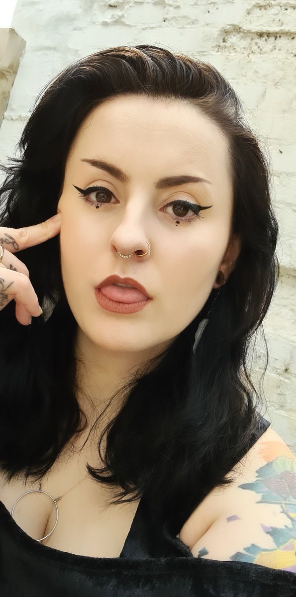 claudiaxjay's tweet photo. I may have cried myself to sleep but I have gotten up today, gotten dress and done my face.
Now to crack on with my to do list #IGotDis https://t.co/fKt9iyo6bd