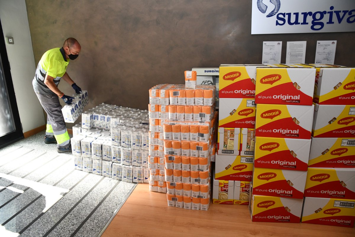ajesplugues's tweet photo. 💪 La #Solidariat és ja un senyal d'identitat d'#Esplugues!

👏👏👏👏 Moltes gràcies a @Surgival, empresa referent amb seu comercial al nostre municipi, per la seva donació de 1️⃣.5️⃣0️⃣0️⃣ € al Centre Municipal de Distribució d'Aliments. https://t.co/vuScsbP2di