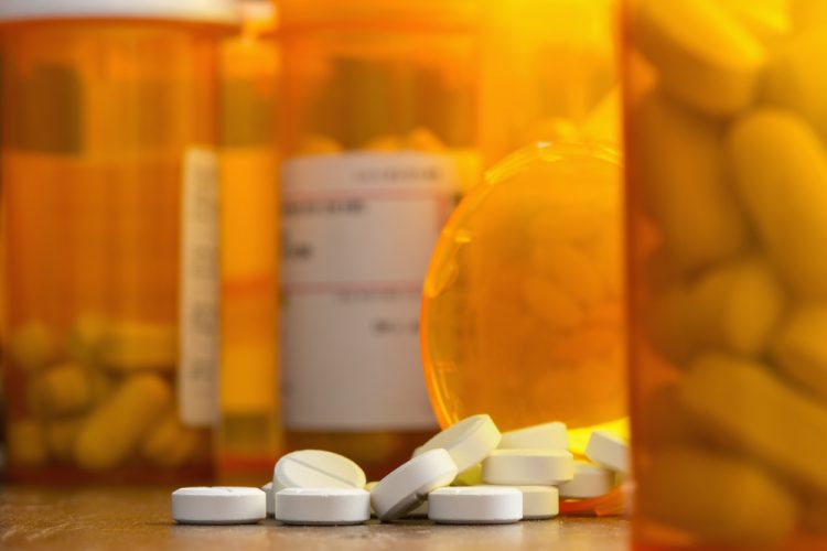 PharmaReview's tweet photo. The @US_FDA is requiring that labels for #opioid pain medicine recommend healthcare professionals discuss the availability of naloxone with patients to reduce overdoses.
#druglabelling #opioids
Read here: https://t.co/ltJAvQ16zz https://t.co/FvebKCMzUF