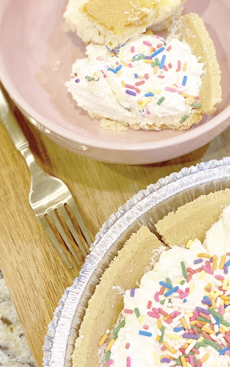 MixesMad's tweet photo. No-Bake #Birthday #Cheesecake with a hint of almond are easy to make by blending our mix with cream cheese then folding in cool whip, #sprinkles included
Chill how you want to serve it, dip with fruit #glutenfree #dessert! Graham crust or trifles with cake and fruits or drizzles! https://t.co/R7q1y1dlqQ
