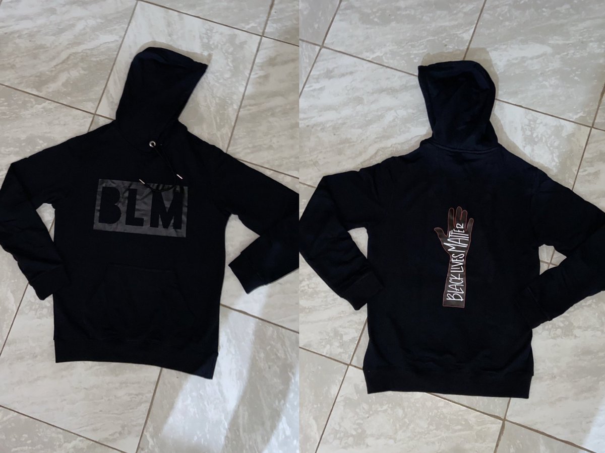 alluringkayy's tweet photo. “BLM” Hoodie! Online now ! 🖤🌍

https://t.co/p7mkqxbgtD 

It’s takes 0 dollars to retweet! 💡
#BlackOwnedBusinesses 

-GodsOwnKd https://t.co/0YWXuKRbw4