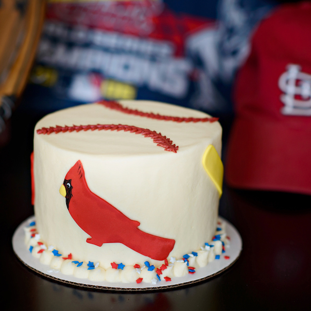 sweetsweetology's tweet photo. Who's ready for some baseball? Opening Day, Go Cards!
#cake #stlouis #baseballcake #stlouiscardinals #customcakes #birthdaycakes #celebrationcake https://t.co/zjDjpU2s9i