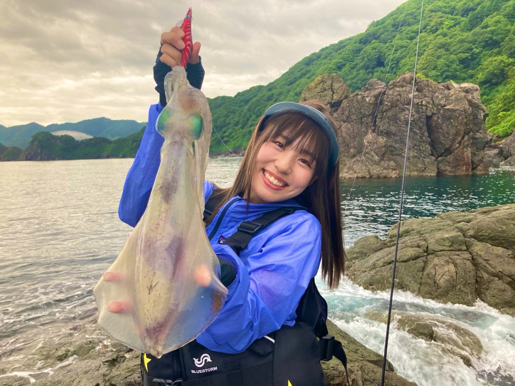 片山愛海 Pa Twitter 今月 人生はじめてのキロアップに めっちゃ釣れたオモリグ 釣りうま女王決定戦 念願のバス釣り ロケ 仕事との両立が正直めっちゃ大変でしたが ひとつひとつが素晴らしい思い出と経験 感謝してます 今月来月の釣りビジョン 私の姿をたくさん