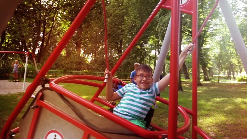 •Rolstoelschommel•
Hoe gaaf is deze foto! Zelfstandig schommellen in een #rolstoel!

Meer informatie: speeltoestellen.ijreka.nl/rolstoelschomm…